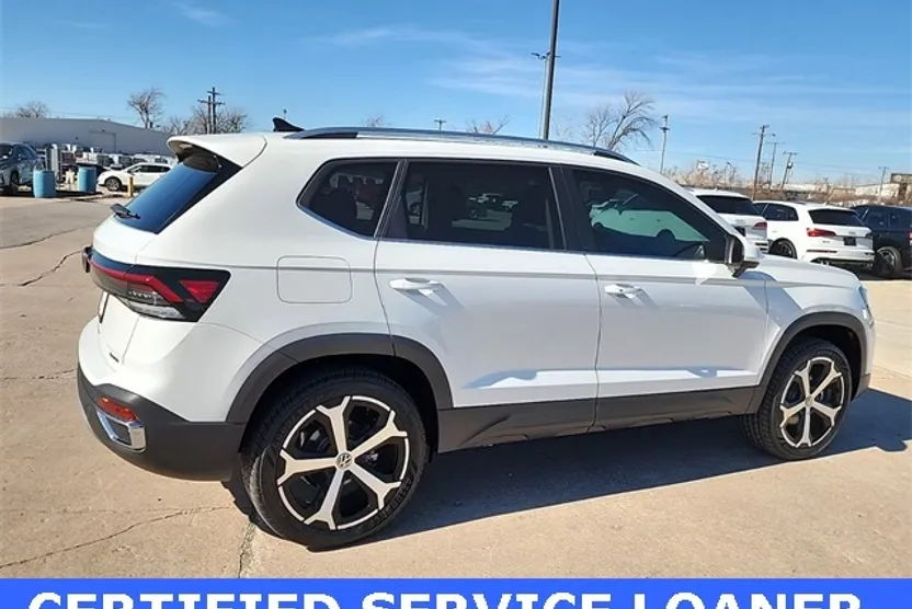 2025 Volkswagen Taos SEL photo 1