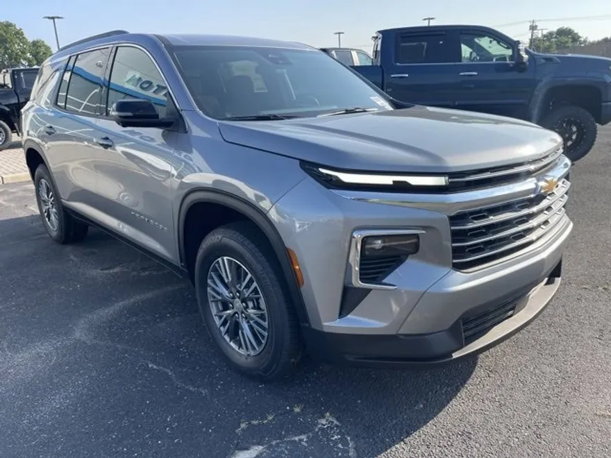 2025 Chevrolet Traverse photo 1