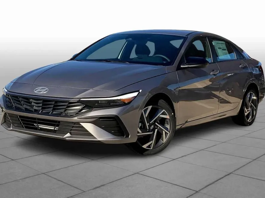 2025 Hyundai Elantra SEL Sport photo 1