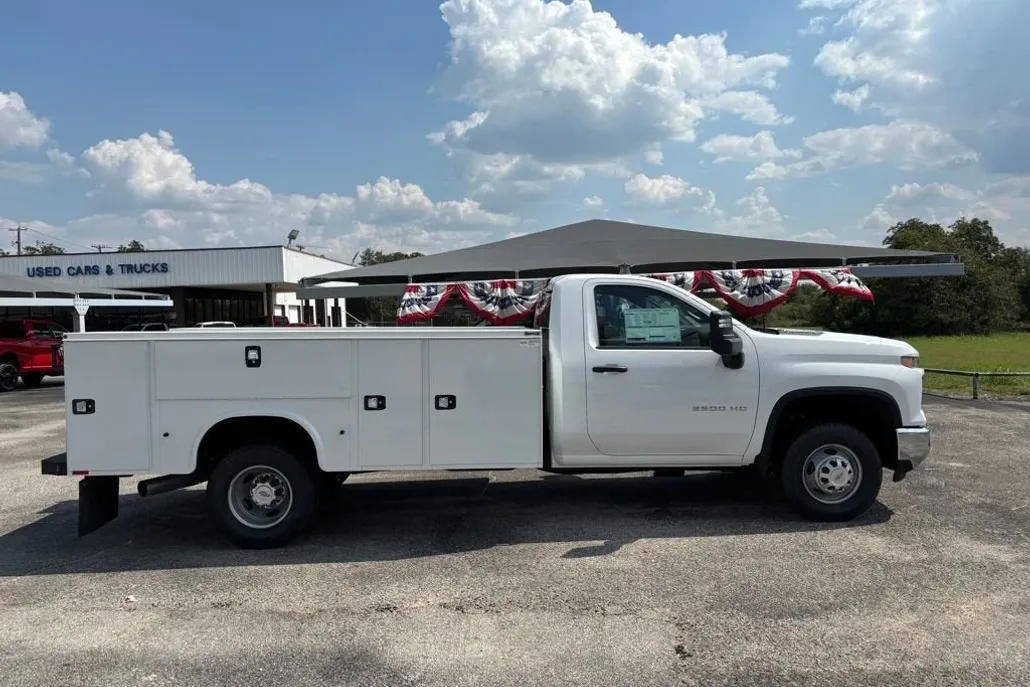 2025 Chevrolet Silverado 3500HD Work Truck photo 1
