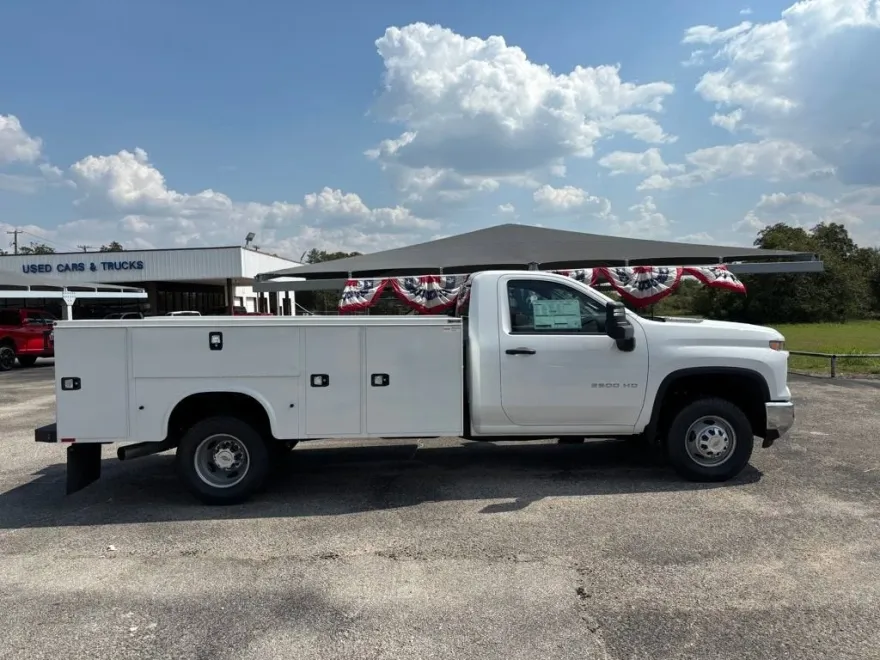 2025 Chevrolet Silverado 3500HD Work Truck photo 1