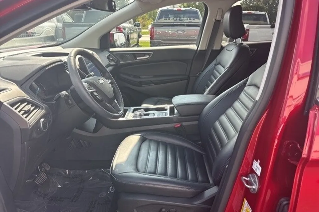 2022 Ford Edge SEL photo 1