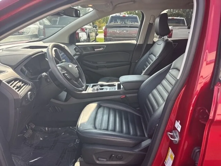 2022 Ford Edge SEL photo 1