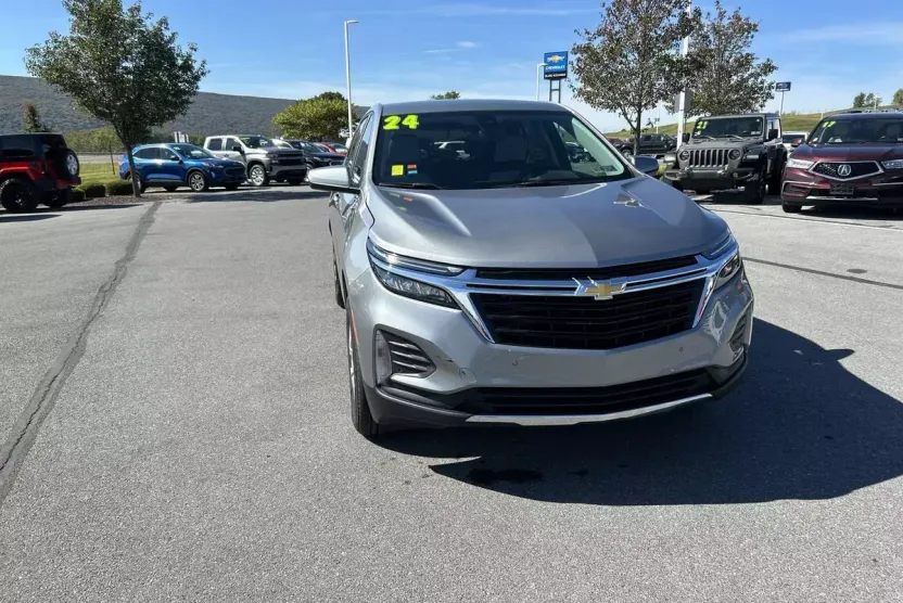 2024 Chevrolet Equinox LT photo 1