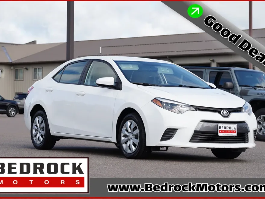 2016 Toyota Corolla LE photo 1
