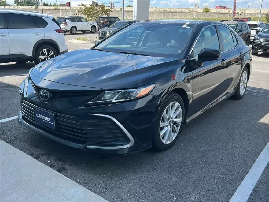 2023 Toyota Camry LE photo 1