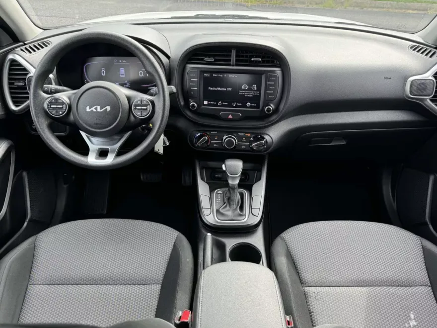 2023 Kia Soul LX photo 1
