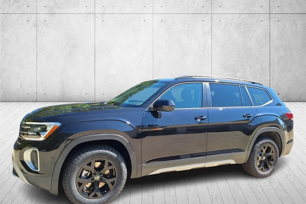2025 Volkswagen Atlas Peak Edition SE photo 1