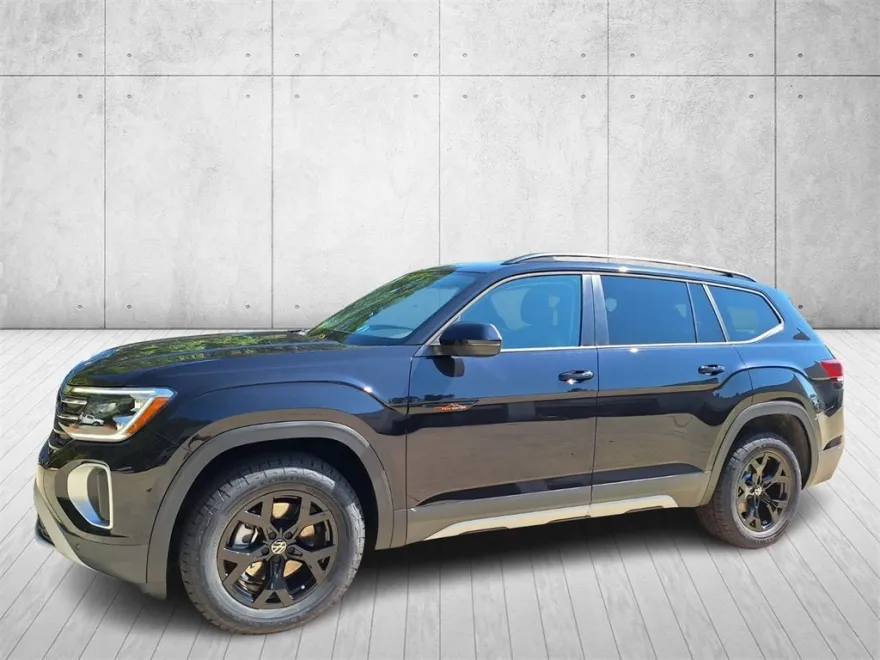 2025 Volkswagen Atlas Peak Edition SE photo 1