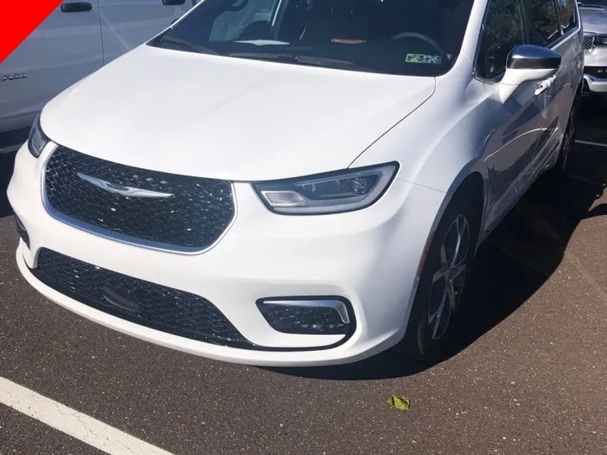 2024 Chrysler Pacifica Pinnacle photo 1