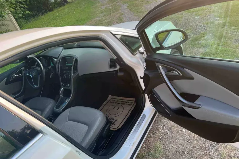 2014 Buick Verano Base photo 1