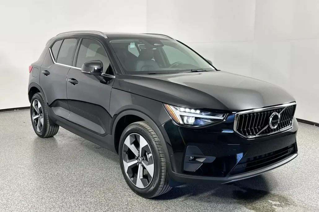 2025 Volvo XC40 AWD Plus photo 1