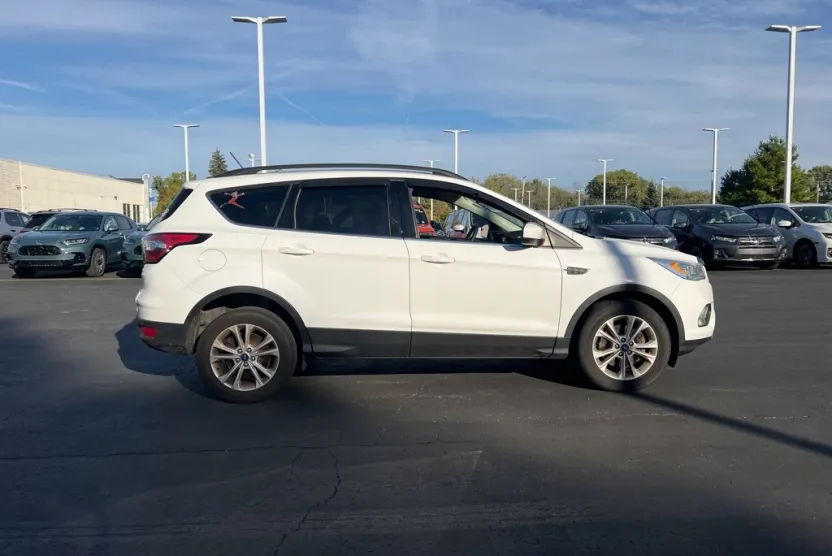 2018 Ford Escape SEL photo 1