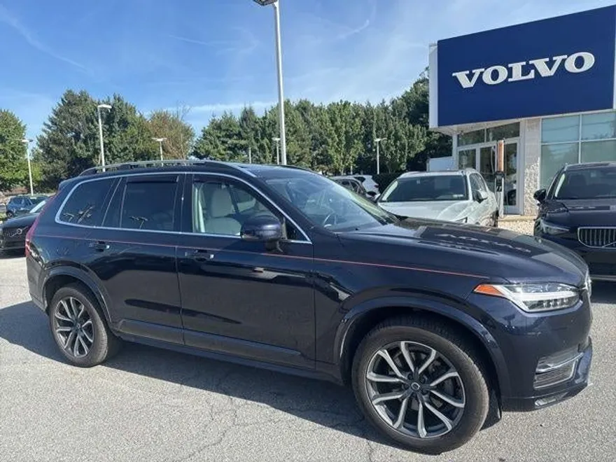 2019 Volvo XC90 T5 AWD Momentum photo 1