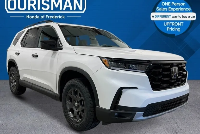 2025 Honda Pilot TrailSport photo 1