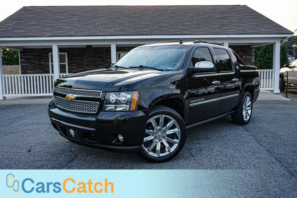 2013 Chevrolet Avalanche LTZ photo 1