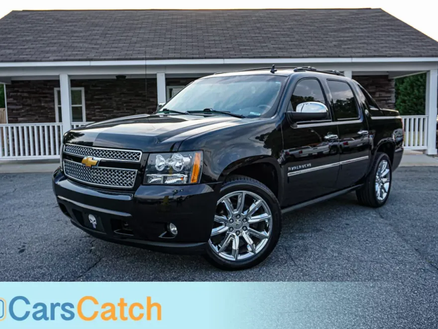 2013 Chevrolet Avalanche LTZ photo 1
