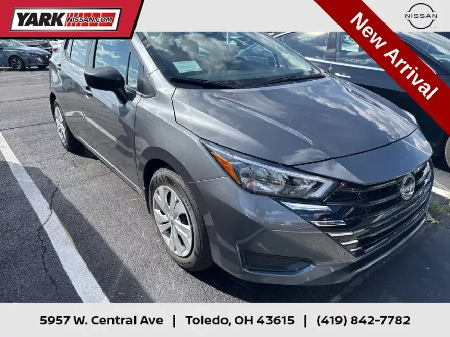 2025 Nissan Versa 1.6 S photo 1