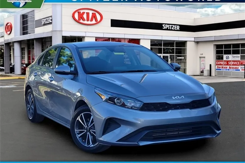2023 Kia Forte LXS photo 1