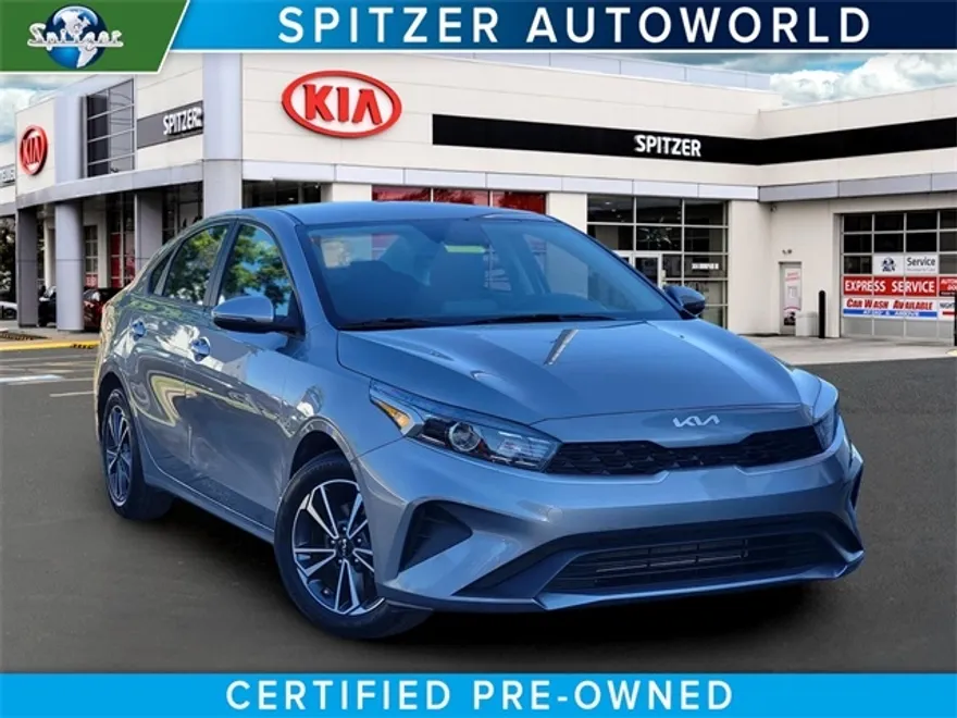 2023 Kia Forte LXS photo 1