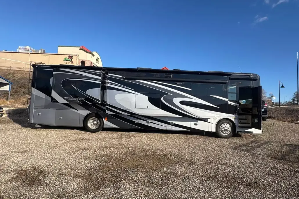 2015 Freightliner XC-M Modular Rail Rear Engine Motor Home Chassis photo 1