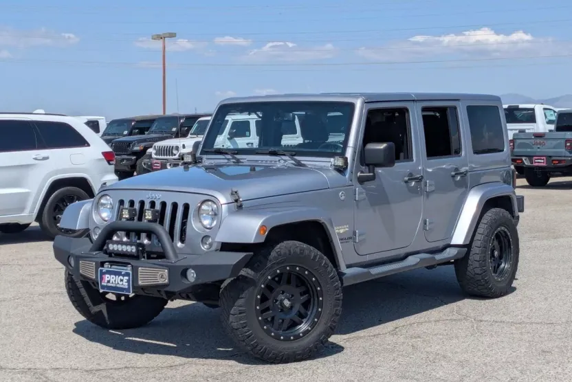 2015 Jeep Wrangler Unlimited Sahara photo 1
