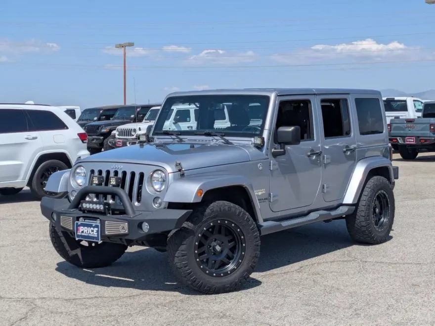 2015 Jeep Wrangler Unlimited Sahara photo 1