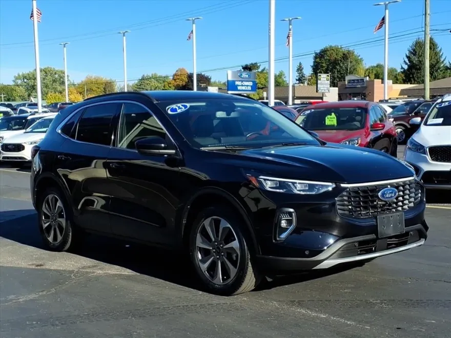 2023 Ford Escape Hybrid Platinum photo 1