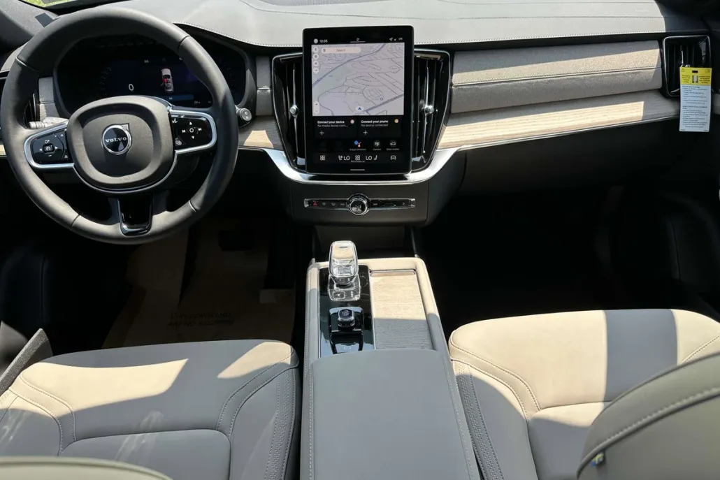 2026 Volvo XC90 B5 Core photo 1
