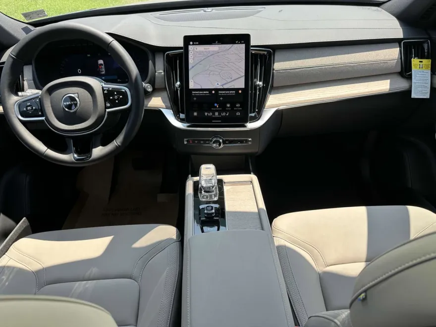 2026 Volvo XC90 B5 Core photo 1