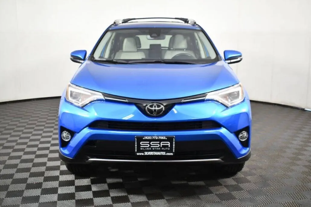 2018 Toyota RAV4 Limited photo 1