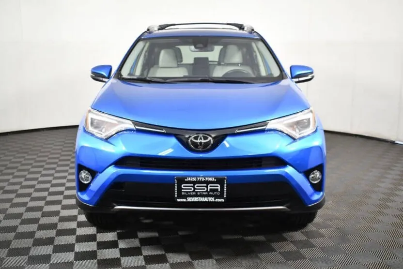 2018 Toyota RAV4 Limited photo 1