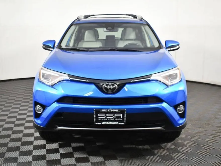 2018 Toyota RAV4 Limited photo 1