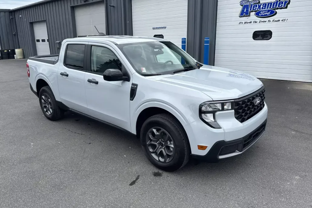 2025 Ford Maverick XLT photo 1