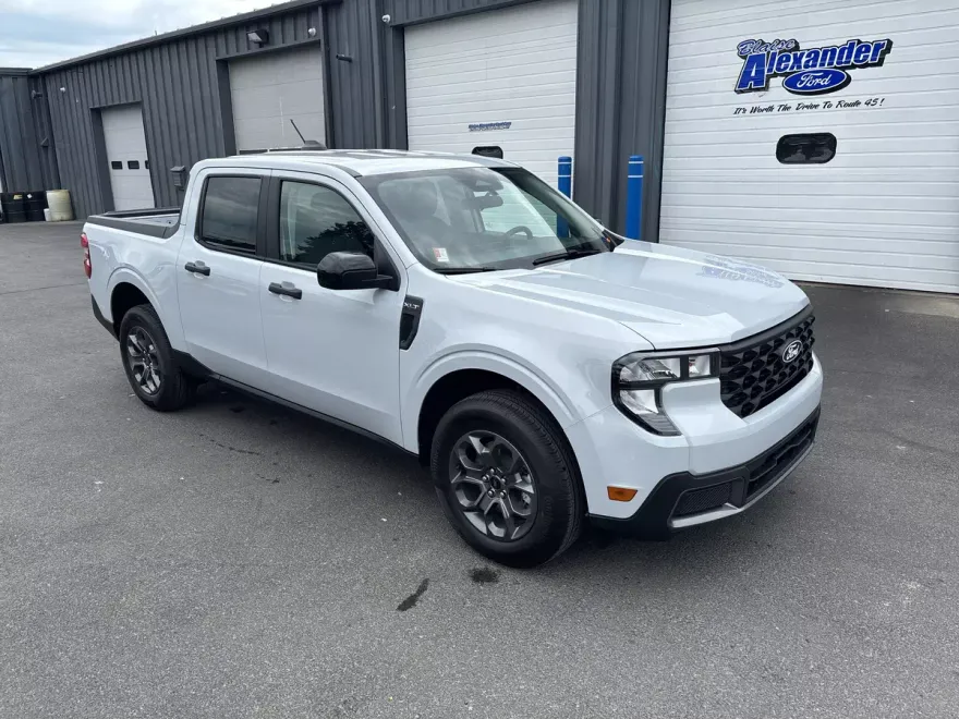 2025 Ford Maverick XLT photo 1