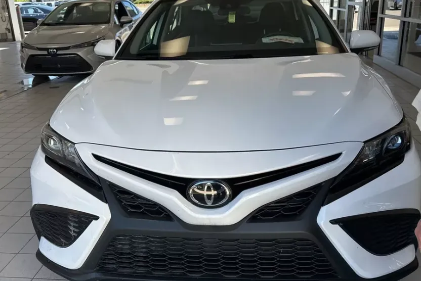 2023 Toyota Camry SE photo 1