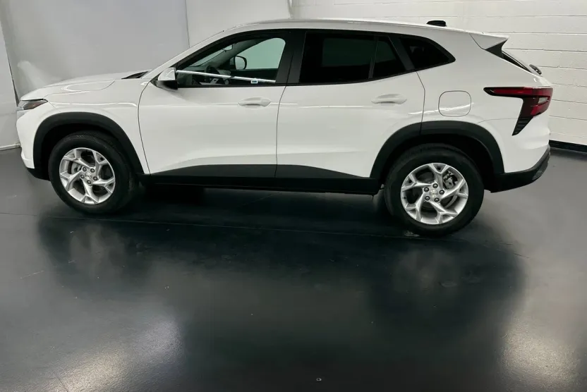 2024 Chevrolet Trax LS photo 1