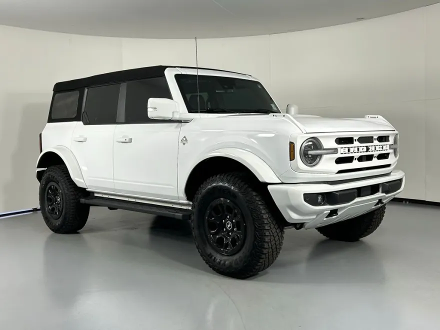 2024 Ford Bronco Outer Banks photo 1