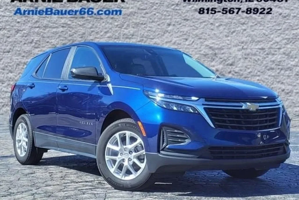 2023 Chevrolet Equinox LS photo 1