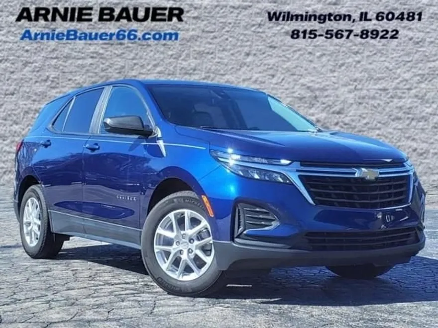 2023 Chevrolet Equinox LS photo 1