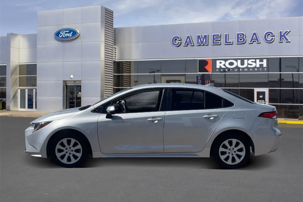 2024 Toyota Corolla LE photo 1
