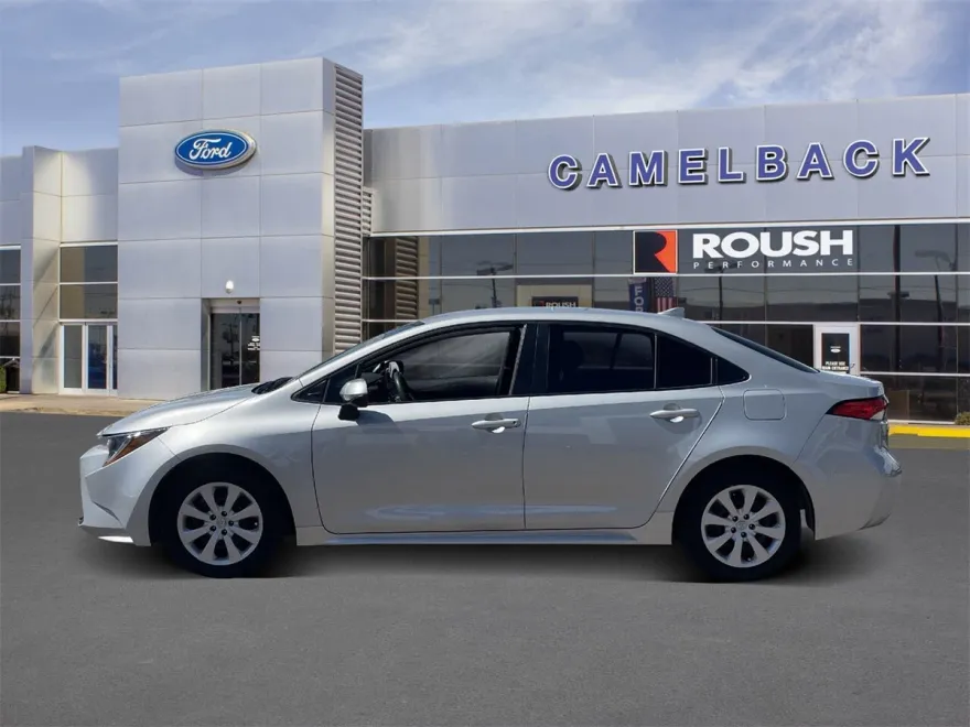 2024 Toyota Corolla LE photo 1