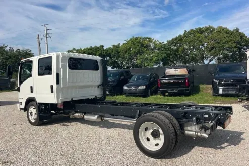 2024 Chevrolet Silverado 4500HD photo 3