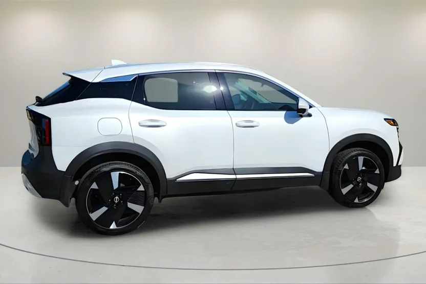 2025 Nissan Kicks SR photo 1