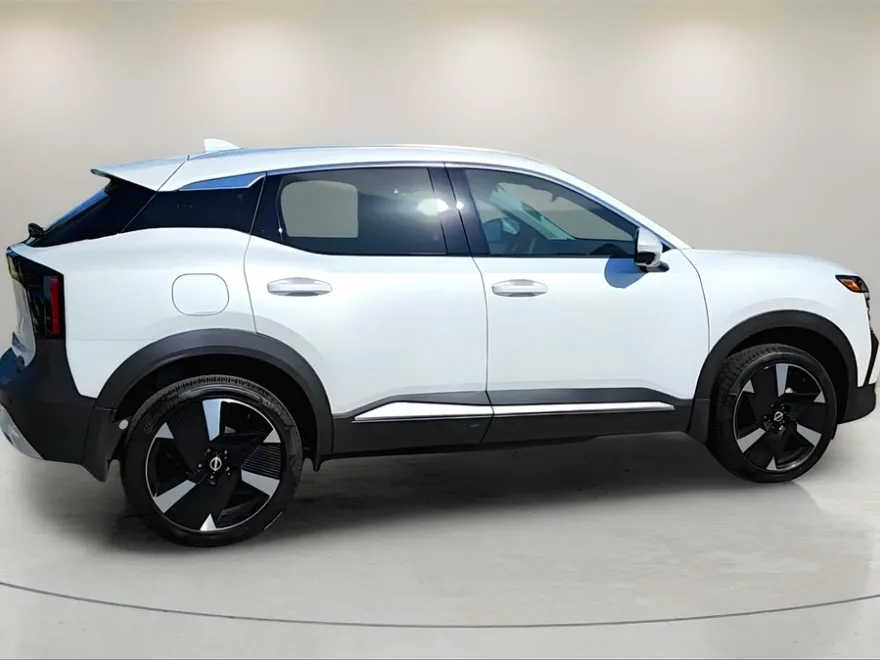 2025 Nissan Kicks SR photo 1