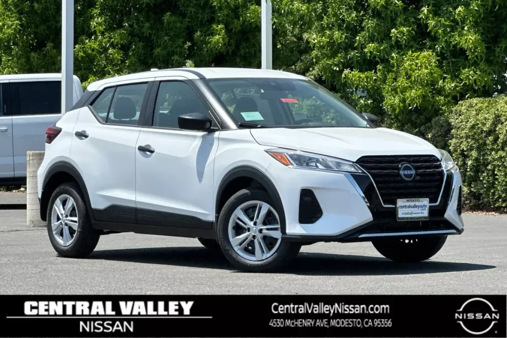 2025 Nissan Kicks Play S photo 1