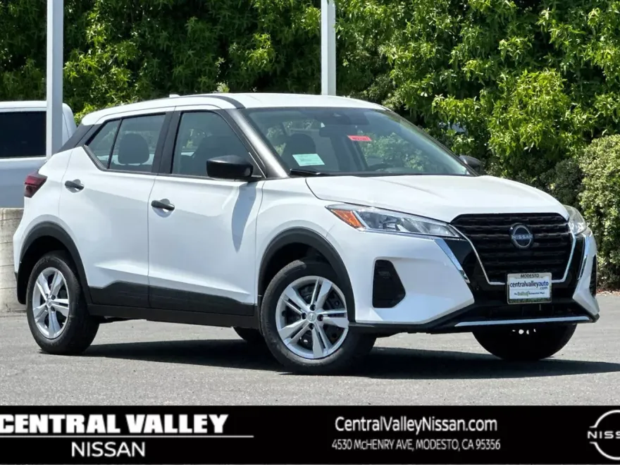 2025 Nissan Kicks Play S photo 1