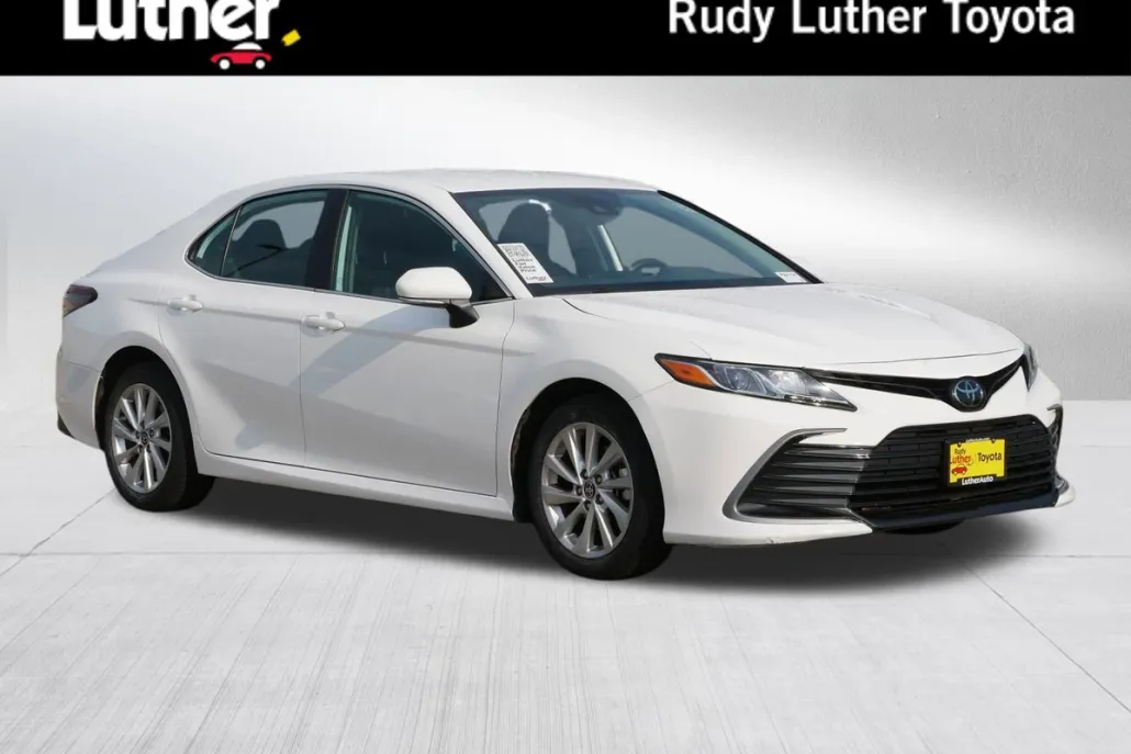 2024 Toyota Camry LE photo 1