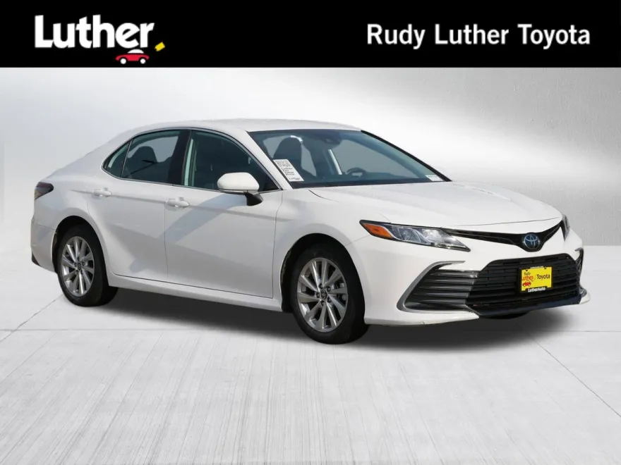 2024 Toyota Camry LE photo 1