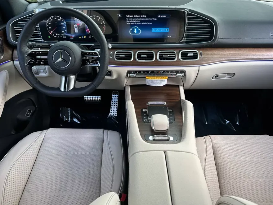 2026 Mercedes Benz GLS 580 4MATIC photo 1